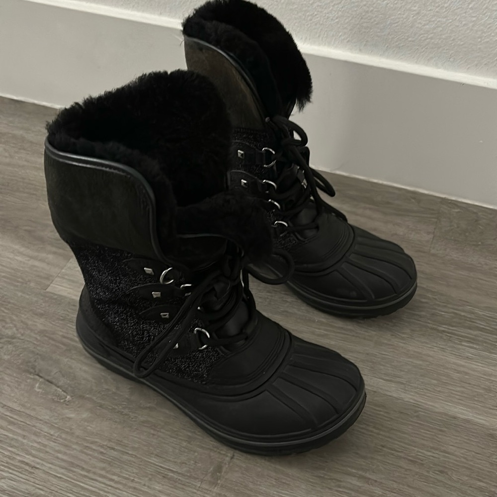 Crocs Women's Snow & winter Boots Sz 5